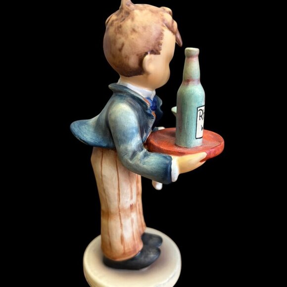 Vintage Hummel Waiter #154/0 TMK-6 Artist Date 1979 Excellent Condition - Picture 3 of 6